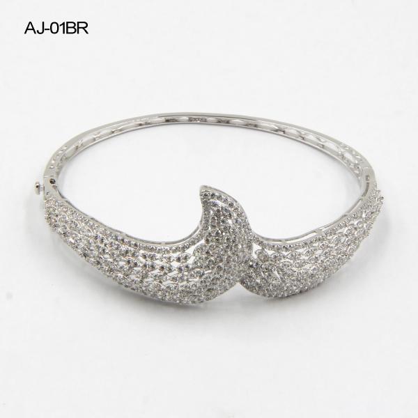 Mading Round Cut Pendant Necklaces with Advanced Technology Cihnese Fashion Pendant with Rolo chain