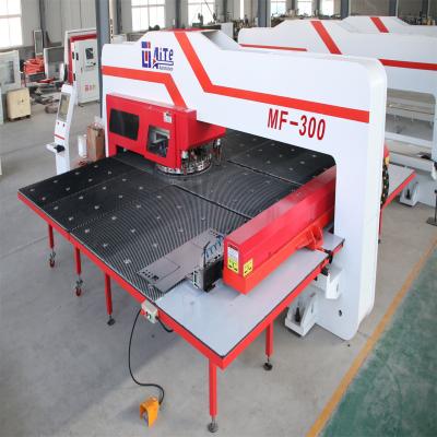 Machine servo électrique de presse de poinçon de tourelle du perforateur 300KN de tourelle