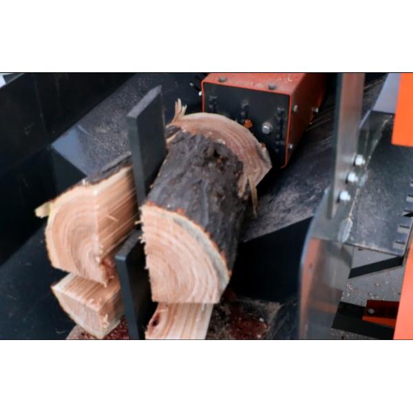 El procesamiento de leña se hace fácil con este divisor de leña de gasolina