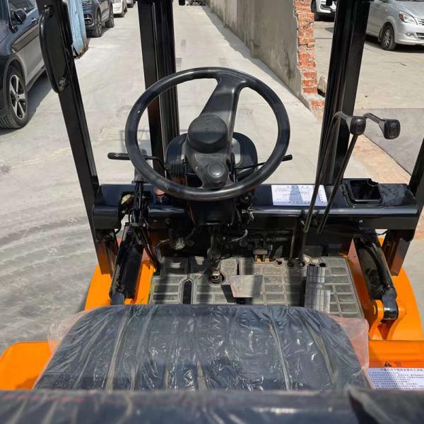 2 Door Frames 4-Wheel Drive All Terrain Electric Forklift 2.5 Ton Used Lithium Battery