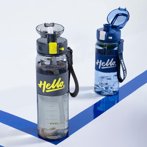 Direct Drinking Flip Straw Water Bottle with 680ml and 860ml Capacity Tritan Plastic