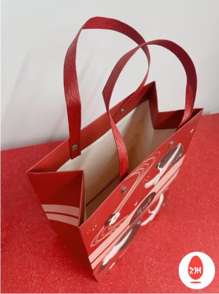 Cartoon Kraft Paper Gift Packing Bags Custom Printed With Handles