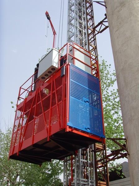 Building Material Cage Hoist 1200kg Red Painted 3.6 x 1.5 x 2.5m