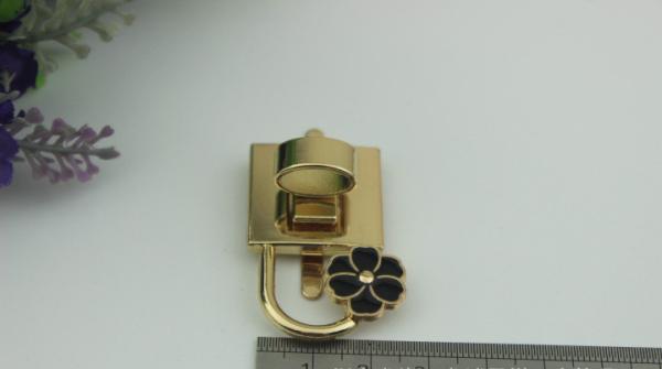 Beautiful flower decorative gold zinc alloy handbag turn twist locks