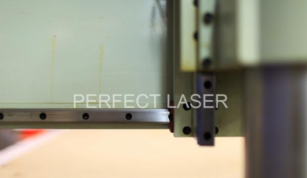 Fresadora CNC de 2 cabeças com desempenho estável para indústria de artesanato