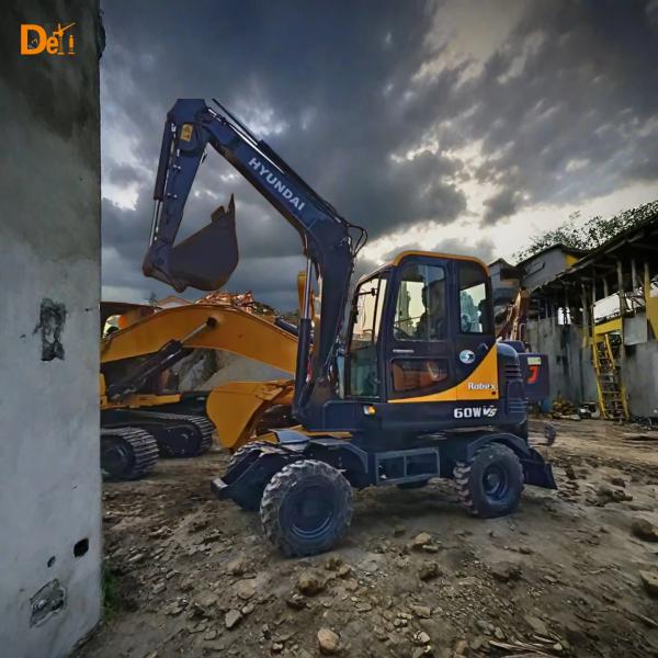Excavatrice sur pneus d'occasion HYUNDAI 60w-7 pour engins de chantier