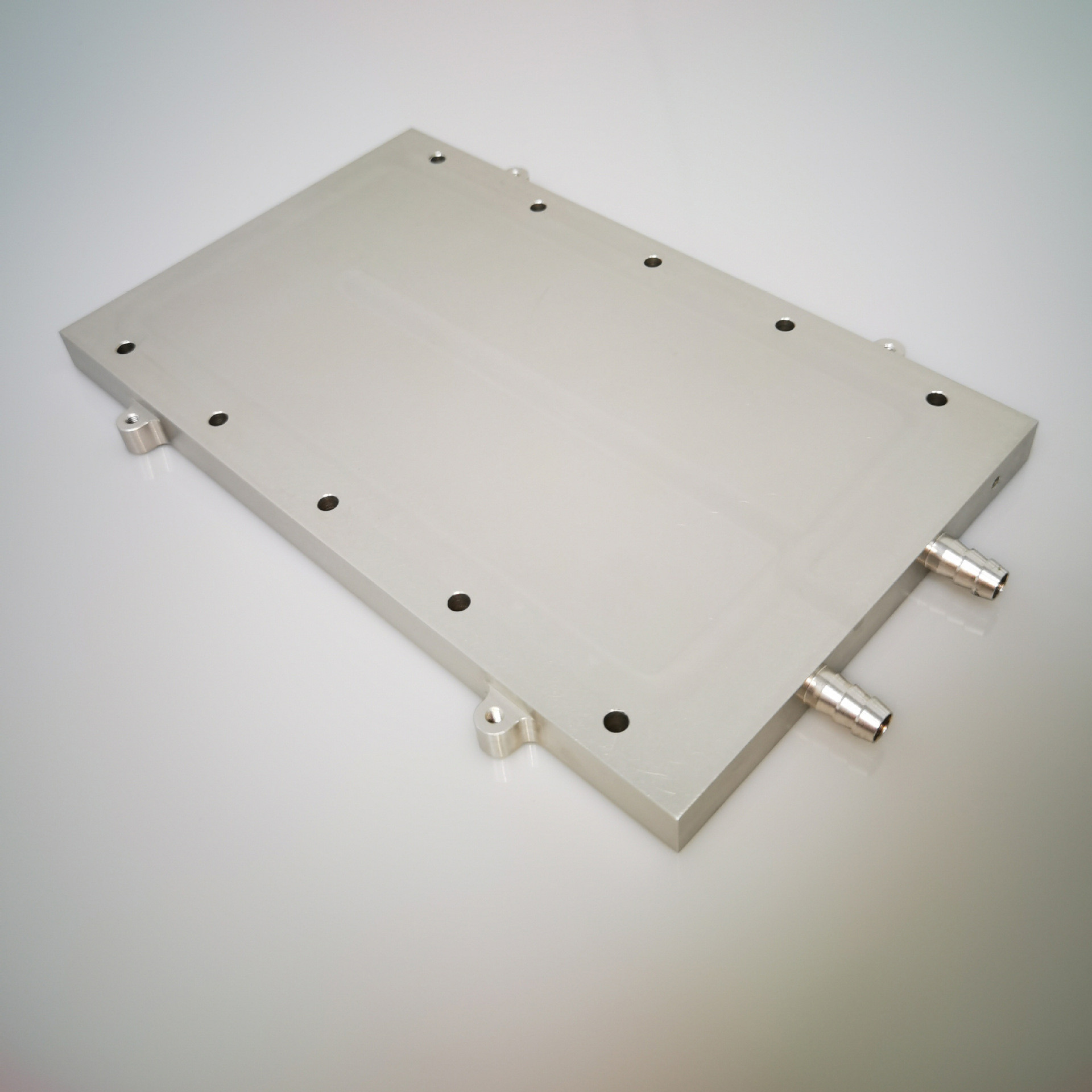 Heatsink с жидкостным охлаждением щита между источником света и механизмом воды подгонянный для оборудования индустрии