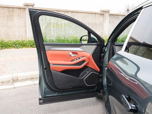 New Hot Selling BYD EV Car 2025 Model 100.5 KWh Battery Capacity and Fast Charging 0.1 Hour 670KM Long Range 500kW Power Electric Car Big Space for Family 7 Seats