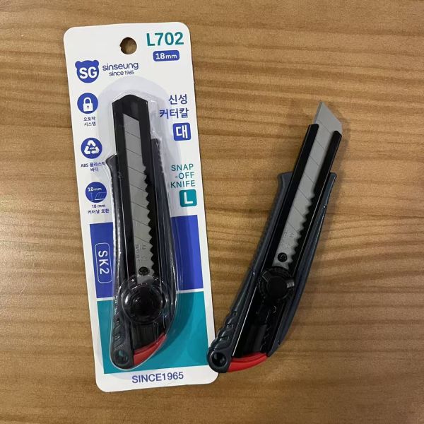 Ergonomic Long Lasting  18mm Heavy Duty Utility Knife High Carbon Steel Blade