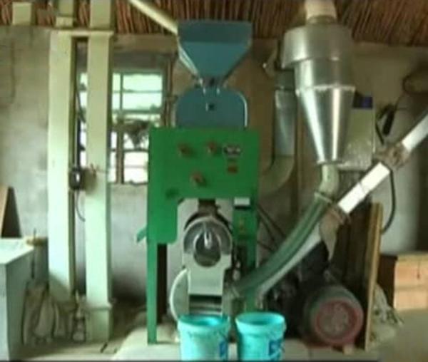 Indonésia e Bangladesh LNT150 Roller de borracha de limpeza de arroz polidora de arroz Máquinas de moinho de arroz