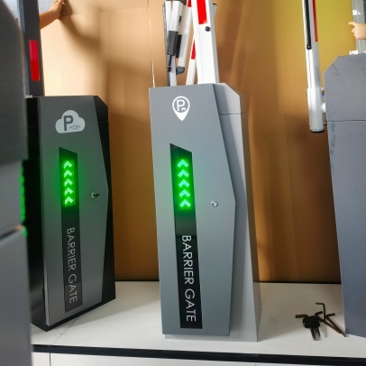 Boom Automatic Intelligent  Car Park Barrier Arm Barrier With Traffic LED Light
