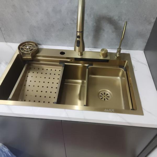 Gold Toned SUS304 Stainless Steel Kitchen Sink with Drainboard