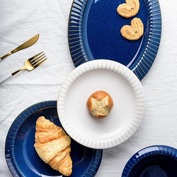 Conjunto de jantar de porcelana azul de forno de 2023 sustentável para experiência de restauração