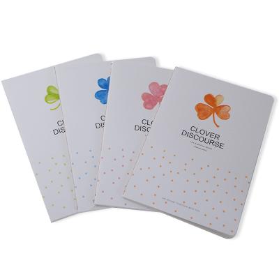 Livro de exercícios de impressão personalizado para estudantes de escola feito por profissionais