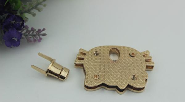 Beatiful hello kitty patter decorative light gold metal purse turn lock