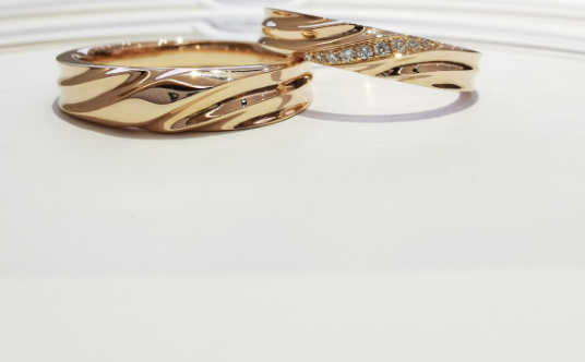 Wavy Twill Diamonds Women11.5 18k Rose Gold Wedding Ring