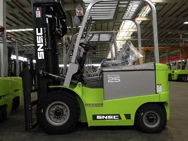 米国 カーティス制御器 2.5 トン容量 電気フォークリフト 倉庫業務に最適