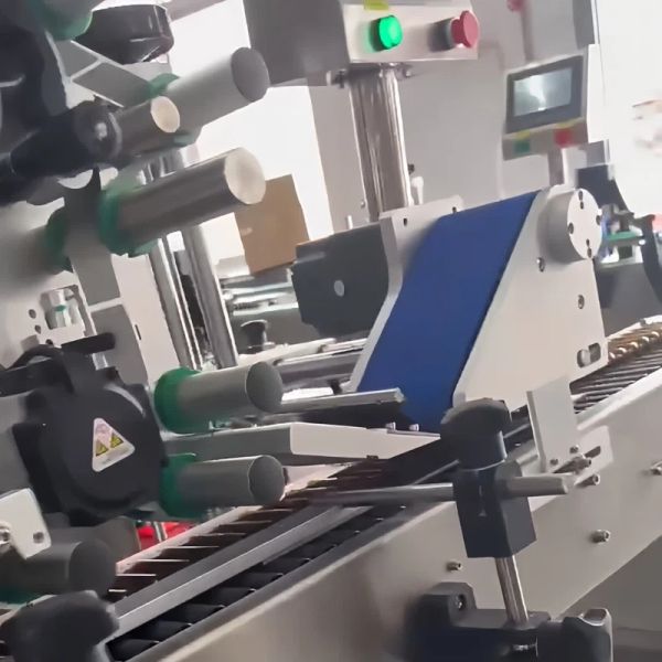 High Efficiency Horizontal Labeling Machine 50Hz Round Bottle Labeling Machine