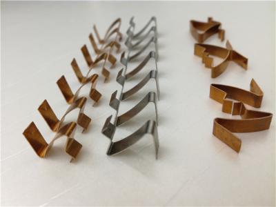Chapa metálica da elevada precisão que dobra Diesl que carimba as peças instantâneas dos grampos de mola da forma do botão V