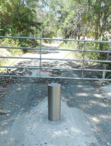Bollards manuels en acier inoxydable, revêtus en poudre d'une épaisseur de paroi