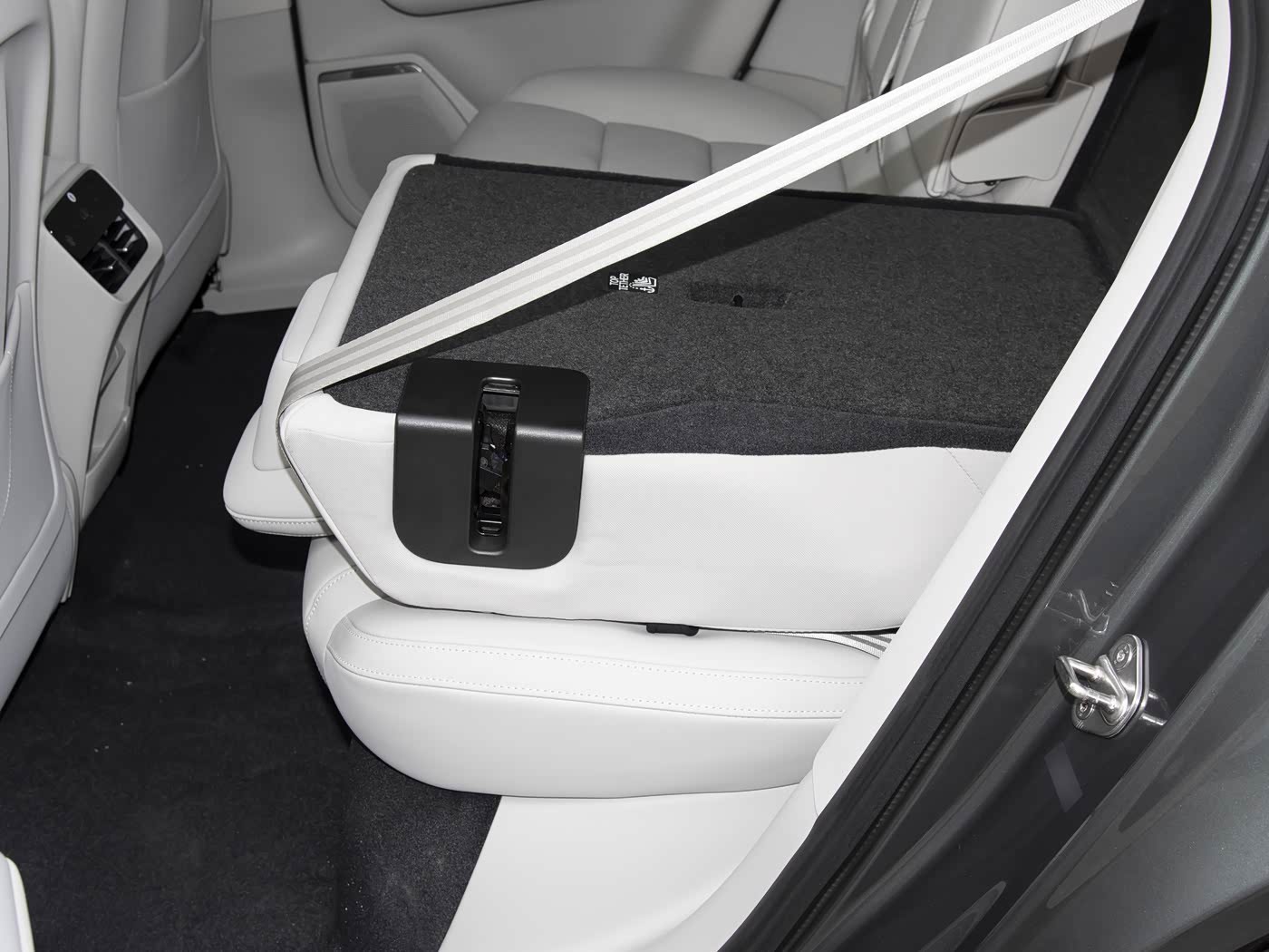 2026 Scandinavian Cross Country XC70 4WD Plug-in Hybrid PLUS Edition SUV