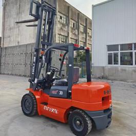 HELI H2000 3 Ton Used Heavy Duty Diesel Forklift 3m Lifting Height With 2 Stages Masts