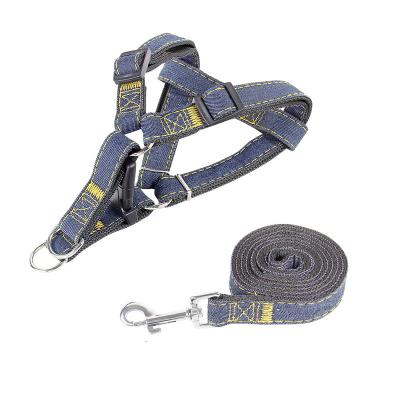 Le harnais d'avance de collier de marque de distributeur a placé le harnais réglable noir de chien