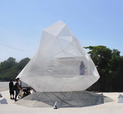 Modern Mesh Geometric Stainless Steel Sculpture - Outdoor Artistic Ribbon Design for Park/Plaza/Hotel Landscape Decoration