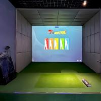 Simulateur de golf de la maison de l'enceinte de la salle de jeu de frapper les aides de formation de golf à la maison