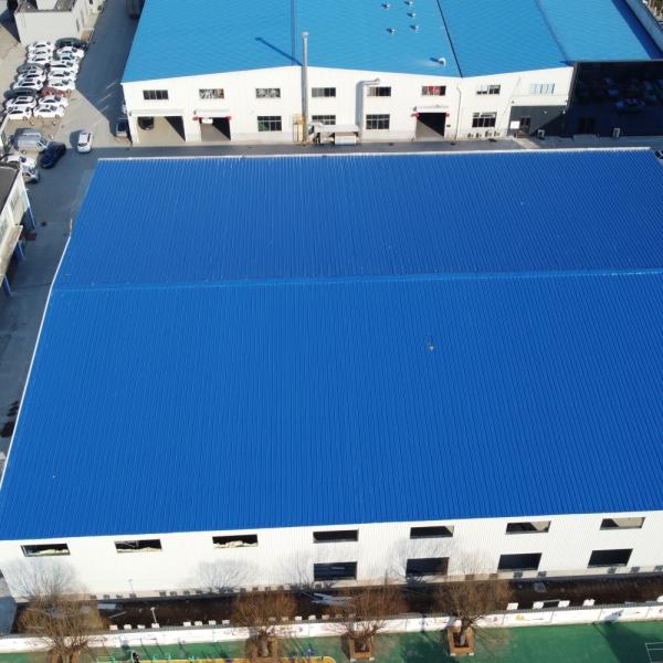 絶縁材のパネルが付いている前に設計された鉄骨構造の建築構造