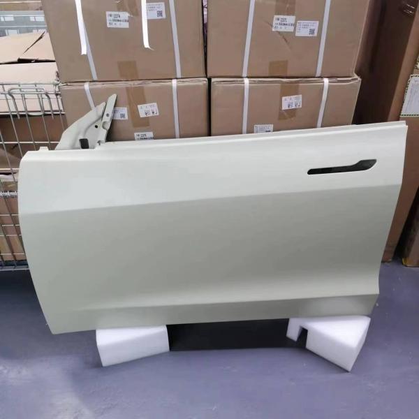 Parties automobiles pour véhicules à moteur