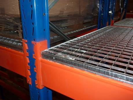 Hot-Dip Galvanized Heavy Duty Steel Grating with Serrated Surface for Industrial Platforms