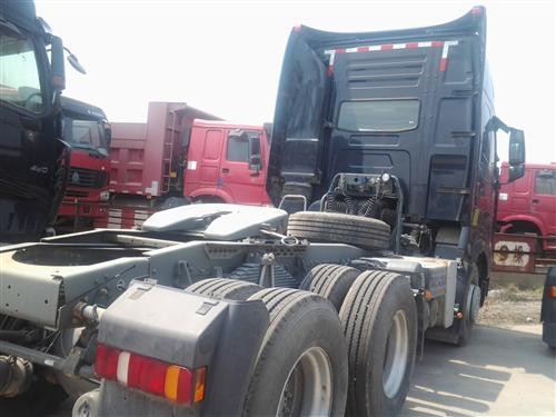 10 wheel Sinotruk 371 hp howo prime mover LHD or RHD tractor head with spare parts