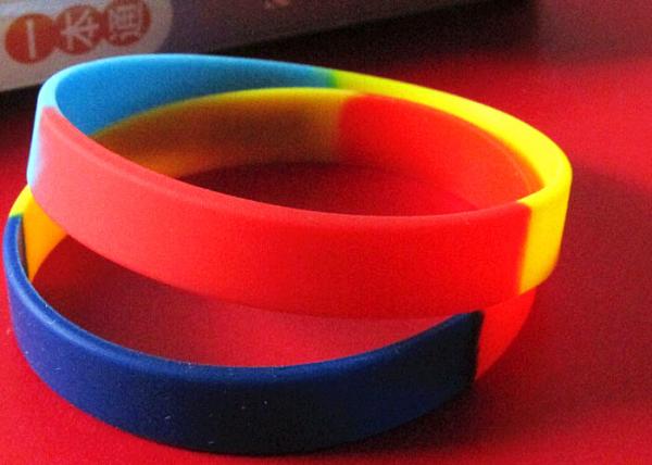 Soft Feeling Custom Silicone Rubber Wristbands Ink Filled Logo Process