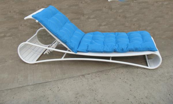 Indoor / Outdoor Rattan Daybed , Wicker Lounge Chair For Living Room