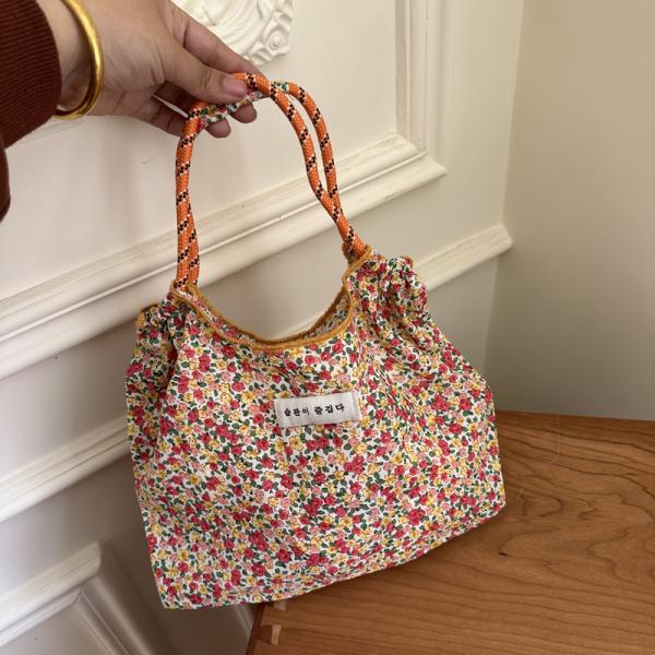 Polyester Lining Ins Large Capacity Floral Beach Canvas Bag for Eco-Friendly Shopping