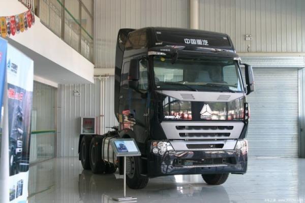 Used HOWO A7 6x4 Tractor Trucks with 400-500L Fuel Tank Capacity and SINOTRUCK Engine