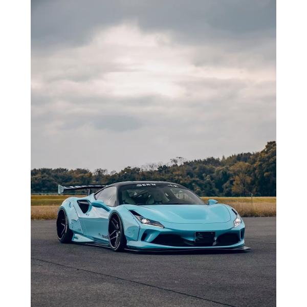 F8 Ferrari Auto Body Kit LB Style Spoiler en fibre de carbone bleue large de la lèvre