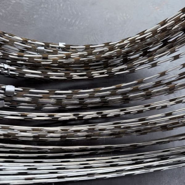 CBT-65 316 Stainless Steel Coil Razor Wire / Marine Grade Spiral for Port Facility