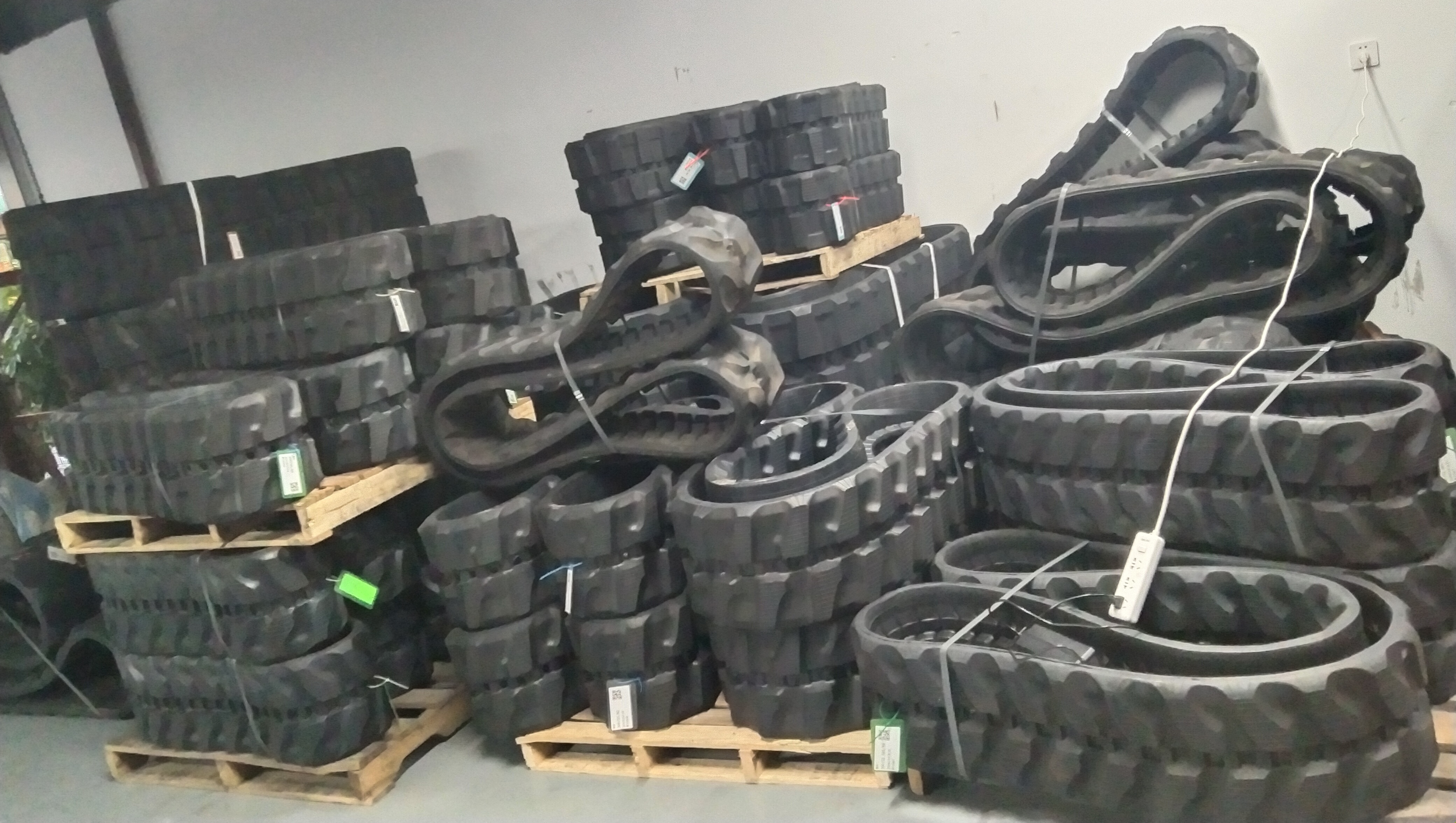 OEM Crawler Rubber Track 400*72.5*74 for Excavator Rubber Crawler Belt Block Excavator Accessories