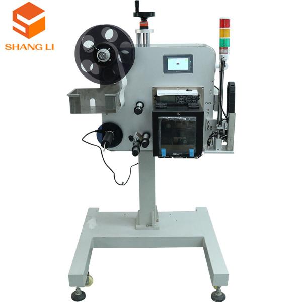 Sistema avançado de rotulagem automática de sopro de tampão para aplicação perfeita de rótulos