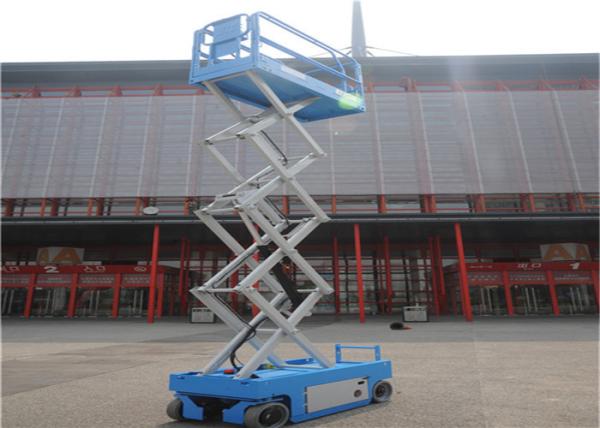 Extendable Rough Terrain Scissor Lift Sturdy Heavy Base User Friendly For Tight Spaces