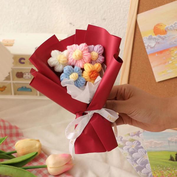 Cadeau de fleurs en fils mignon pour l'anniversaire de sa meilleure amie.