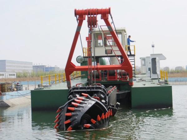 900 Cubic Meters Solid Capacity 20 Inch Cutter Suction Dredger With 30 Kw Generator And 600 M Discharge Distance