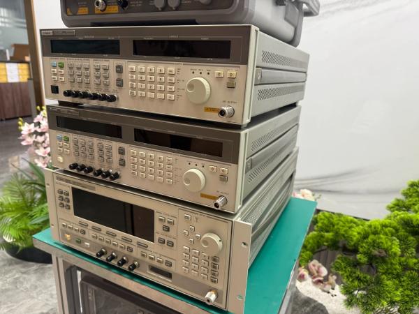 10 MHz – 20 GHz High Purity Synthesized Signal Generator RF Signal Generator HP Agilent 83732B
