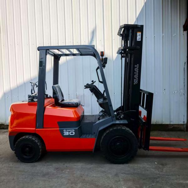 Japón TOYOTA 30 3 Toneladas 4.5 Metros 3 Mástil Carretilla Elevadora LPG Usada Doble Uso de Propano y Gas Licuado