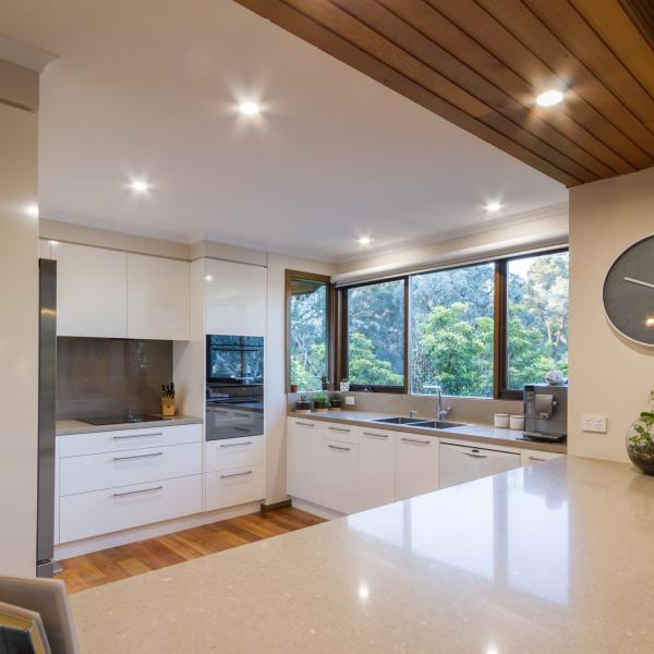 Modular Modern Lacquer Finish Matte Kitchen Cabinets Furniture For Villa