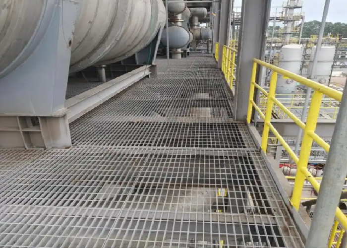 Reinforced Heavy Duty Steel GratingOptimized For Load Bearing And Drainage Applications