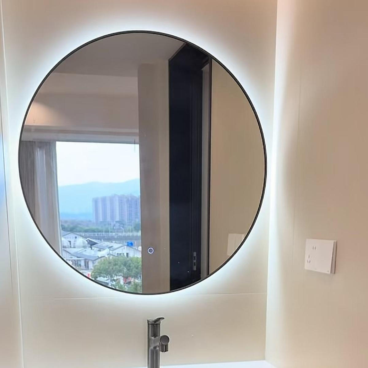 Smart Frameless Bathroom LED Mirror For Washroom Minimalist Style Anti Fog 800mm