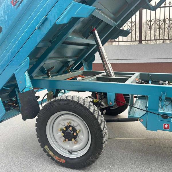 60V 800W Three Wheeler Delivery Van 50KM/H 90KM Driving Mileage